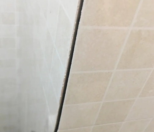 邛崃瓷砖空鼓维修公司分享阳台瓷砖脱落的修复过程可以分为以下几个步骤
